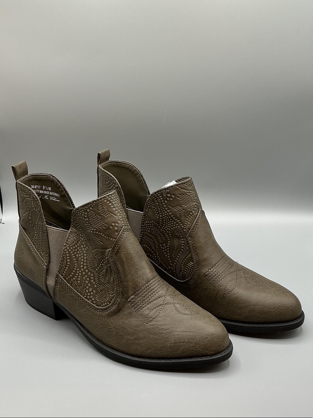 Easy Street army green Ankle Booties with Western Embroidery, size 9.5 M NWOB